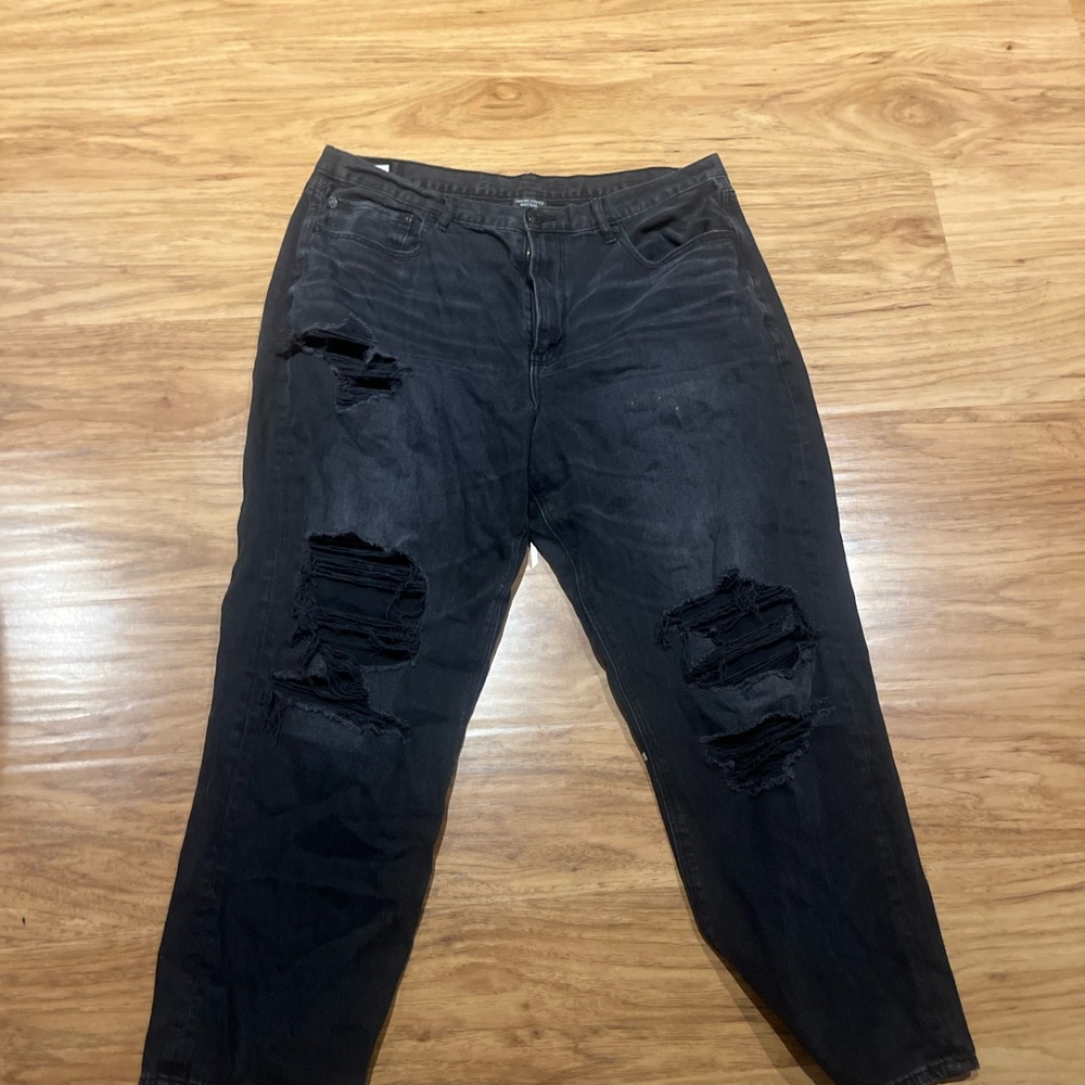 American Eagle Outfitters Black Distressed Women’s Mom-Jeans